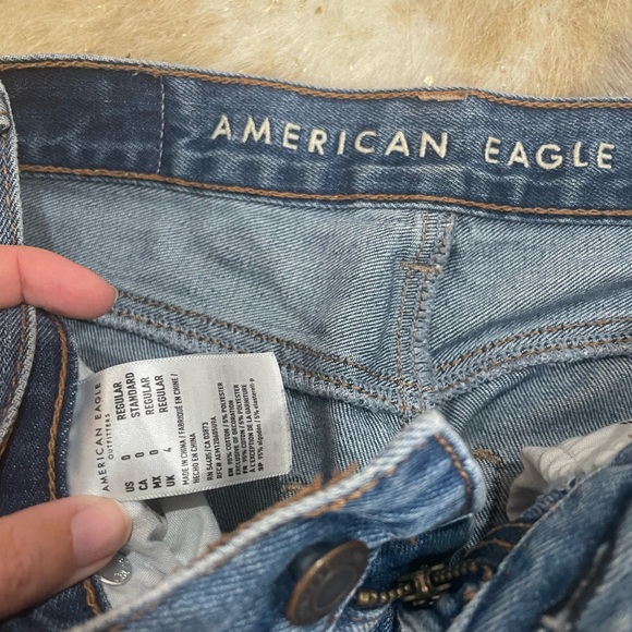 American eagle high rise distressed mom jeans - Picture 2 of 5